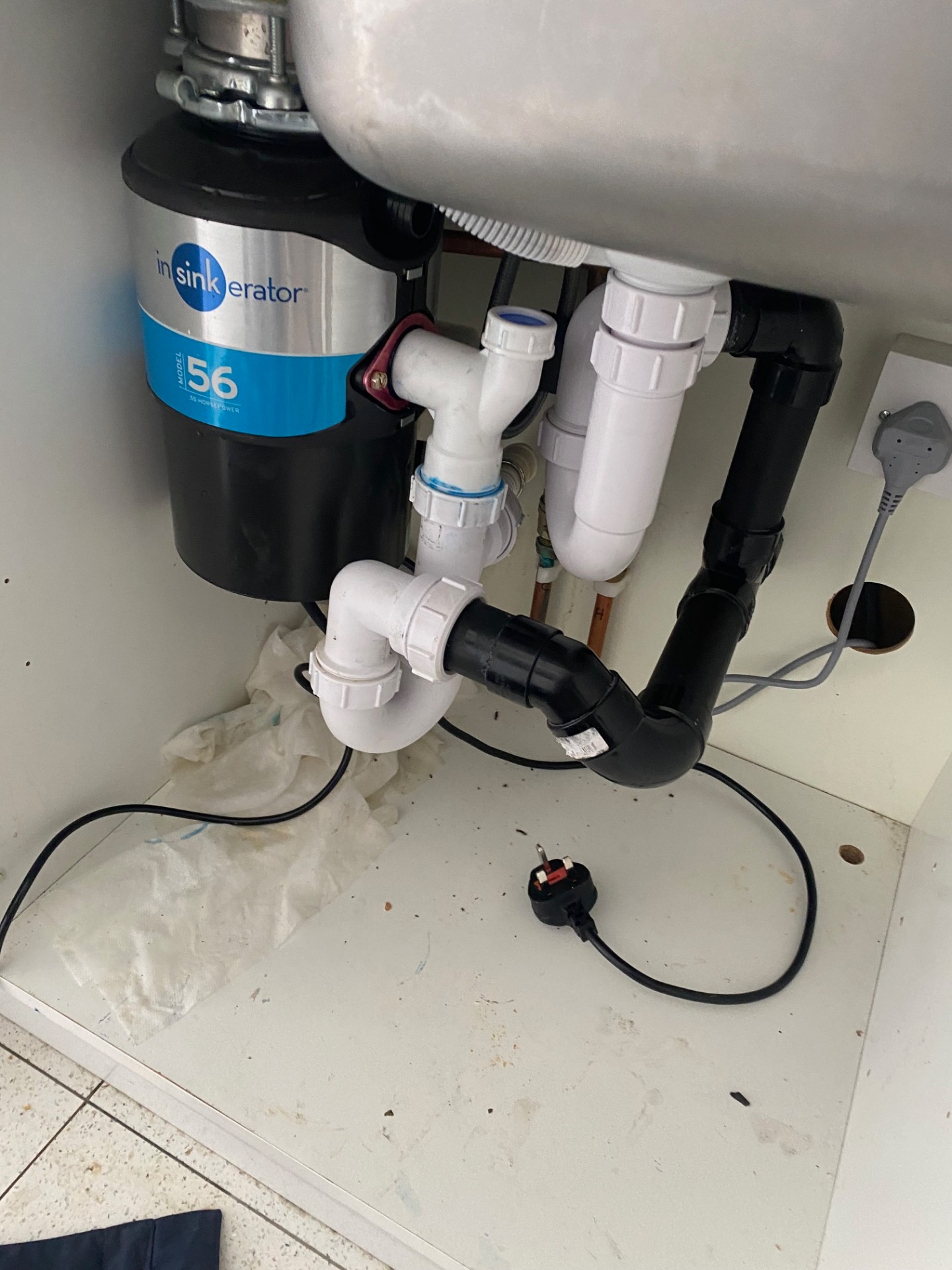 Kitchen electrical installation with dedicated circuits for appliances